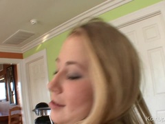 Leie, Blondine, Braunhaarige, Höschen, Piercing, Rasiert, Socken