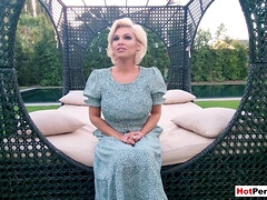 Blonde, Plantureuse, Famille, Lingerie, Mère que j'aimerais baiser, Maman, De plein air, Belle mère