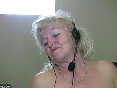 Mooi, Grote mammen, Blond, Rondborstig, Oudere vrouw, Rijpe lesbienne, Kut duiken, Stiefmoeder