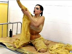 Chica, Morena, Fetiche, Látex, Maduro, Madres para coger, Solo, Tetas