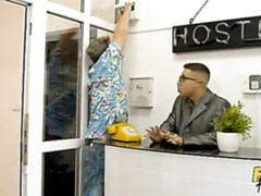 Blasen, Braunhaarige, Hundestellung, Doppelpenetration, Hotel, Rasiert, Jungendliche (18+), Titten