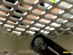 ぽっちゃり, デカ尻, 茶髪の, イく瞬間, ヒール, なめる, アウトドア, ピアス