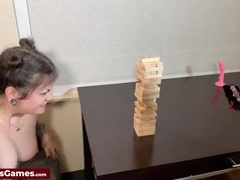 Braunhaarige, Spiele, Hd, Lesbisch, Sich ausziehen, Entkleiden, Tätowierung, Titten