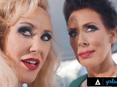 Culo grande, Tetas grandes, Penetracion con dedos, Madres para coger, Oficina, Coño, Realidad, Anilingus