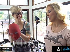 Gros cul, Gros seins, Interracial, Léchez, Mère que j'aimerais baiser, Chatte, Criant, Plan cul à trois