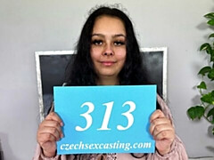 Gros cul, Grosse bite, Gros seins, Sucer une bite, Brunette brune, Rondelette, En levrette