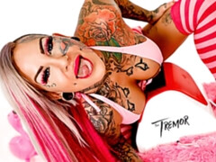 Culo grande, Tetas grandes, Penetracion con dedos, Masturbación, Madres para coger, Solo, Estriptis, Tatuaje