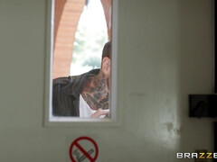 Grosse titten, Blondine, Blasen, Kehlenfick, Muschi, Rasiert, Titten