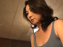 Asiatique, Attrapée, Femme couguar, Masturbation, Maman, Chatte, Belle mère, Suçant