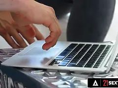 アナル, デカパイ, ブロンド, フェラチオ, 手コキする, Hd, 馬乗り, 三人