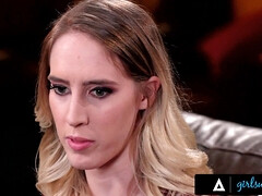 舐める尻, デカ尻, 顔面騎乗, 女, 指いじり, レズビアン, なめる, おもらし