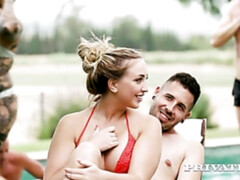 Grote kont, Blond, Groep, Hardcore, Moeder die ik wil neuken, Buiten, Geschoren, Tatoeage