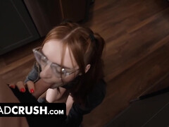 Sucer une bite, Éjaculation interne, Fétiche, Doigter, Lunettes, Léchez, Pov, Chatte