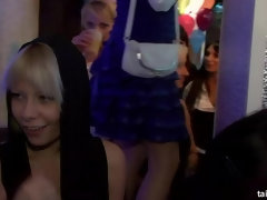 Blond, Naakte man aangeklede vrouw, Aangekleed, Handbeurt, Hardcore, Leer, Swinger, Nat