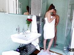 18 ans, Lécher le cul, Européenne, Branlette thaïlandaise, Hd, Chatte, Lécher le sphincter, Adolescente