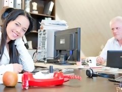 アジア人, フェラチオ, 茶髪の, フェティッシュ, 手コキする, 自然山雀, ストリッピング, ティーン
