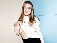 Blondine, Blasen, Sperma im mund, Schwanzloch, Lecken, Natürlichen titten, Rock, Jungendliche (18+)