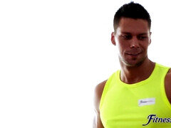 18 jaar, Blond, Pijpbeurt, 1 man 2 vrouwen, Sportzaal, Likken, Kut duiken, Trio