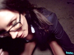 Sucer une bite, Brunette brune, Habillées, Lunettes, Mature, Mère que j'aimerais baiser, Maman, Pov