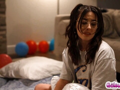 舐める尻, デカ尻, 大学生, 指いじり, 毛深い, レズビアン, 赤毛, オッパイの