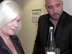 Grote kont, Blond, Ondergoed, Rijpe lesbienne, Natuurlijke tieten, Tepels, Nylonstof, Kut duiken