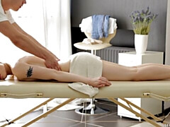 Culo grande, Verga grande, Mamada, Estilo perrito, Tetas naturales, Cabello corto, Adolescente, Tetas