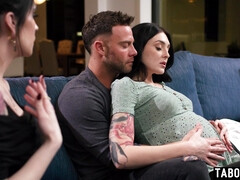 Sucer une bite, Brunette brune, Couple, Queue, En levrette, Hard, Enceinte, Épouse