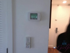 お尻, 浴室, ビーチ, 彼女, 手コキする, 剃毛, いじめ, 濡れ