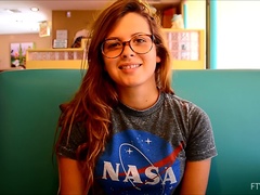 Dansant, Fétiche, Fétiche des pieds, Massage, Masturbation, Orgasme, Solo, Jouets