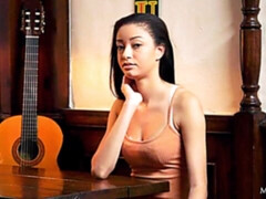 Leie, Arsch, Grosse titten, Braunhaarige, Fingern, Masturbation, Solo, Entkleiden