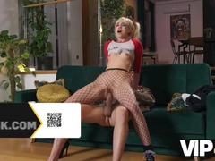 Hot Harley Quinn Cosplay Fuck - Blonde Teen Cheats On Daddy With Hard Sex
