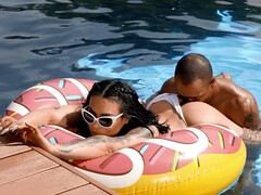 Tranny enjoys wet sex outdoors in the pool: Eva's Creamy Pool Fuck - Eva Maxim