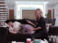 Nana, Gode, Poilue, Hard, Seins naturels, Petite femme, Lécher le sphincter, Nénés