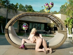 お尻, ブロンド, 茶髪の, レズビアン, 自然山雀, パーティ, ピアス, スパンキング