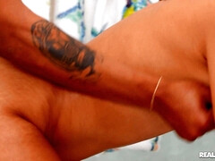 Grosse bite, Noire, Sucer une bite, Queue, Faciale, Seins naturels, Fessée, Étudiant