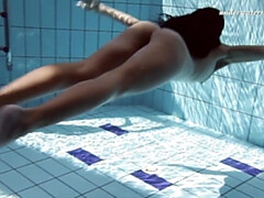 Noire, Brunette brune, Seins naturels, De plein air, Piscine, Russe, Adolescente, Nénés