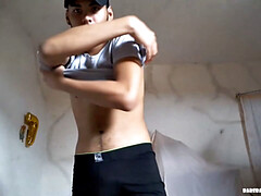 18 ans, Habillées, Tir de sperme, Queue, Homosexuelle, Solo, Se déshabiller, Allumeuse