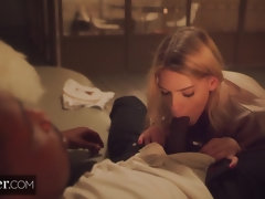 Grosser schwanz, Schwarz, Blondine, Blasen, Aufs gesicht abspritzen, Interrassisch, Reiten, Jungendliche (18+)