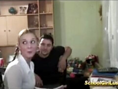 Kont, Pijpbeurt, Dubbele penetratie, Frans, Hardcore, Schoolmeisje, Trio, Uniformpje