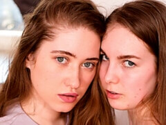 Rubia, Penetracion con dedos, Besar, Lesbiana, Lamidas, Masturbación, Coño, Estriptis