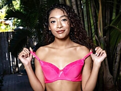 Любители, Большая жопа, Черненькие, Пальцем, Натуральные сиськи, Короткая стрижка, Соло, Молоденькие