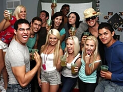 18 jaar, Grote lul, Grote mammen, Blond, Pijpbeurt, Hondjeshouding, Mager, Tiener