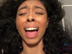 Amateur, Papa, Petite amie, Branlette thaïlandaise, Huilée, Orgasme, Maigrichonne, Nénés