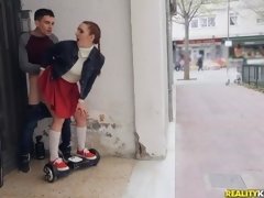 Gros cul, Sucer une bite, En levrette, Branlette thaïlandaise, Rousse roux, Élève, Adolescente, Nénés
