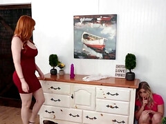 Frau, Milf, Orgasmus, Rotschopf, Weibliche ejakulation, Student, Titten, Spielzeuge