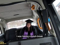 Pijpbeurt, Bruinharig, Diep in de keel, Hd, Likken, Orgasme, Openbaar, Ruw