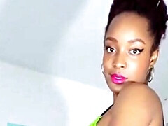 Amateur, Gros seins, Brunette brune, Noir ébène, Lingerie, Mère que j'aimerais baiser, Solo, Dénudage