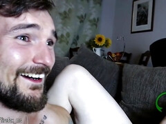 Enthousiasteling, Grote lul, Grote mammen, Brits, Moeder, Orgasme, Tatoeage, Vrouw