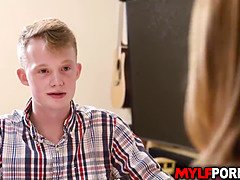 Gros seins, Sucer une bite, Femme couguar, Gorge profonde, Mature, Mère que j'aimerais baiser, Maman, Criant