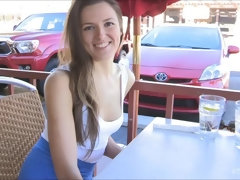 Acercamiento, Extremo, Masturbación, Orgasmo, Público, Solo, Juguetes, Bajo la falda